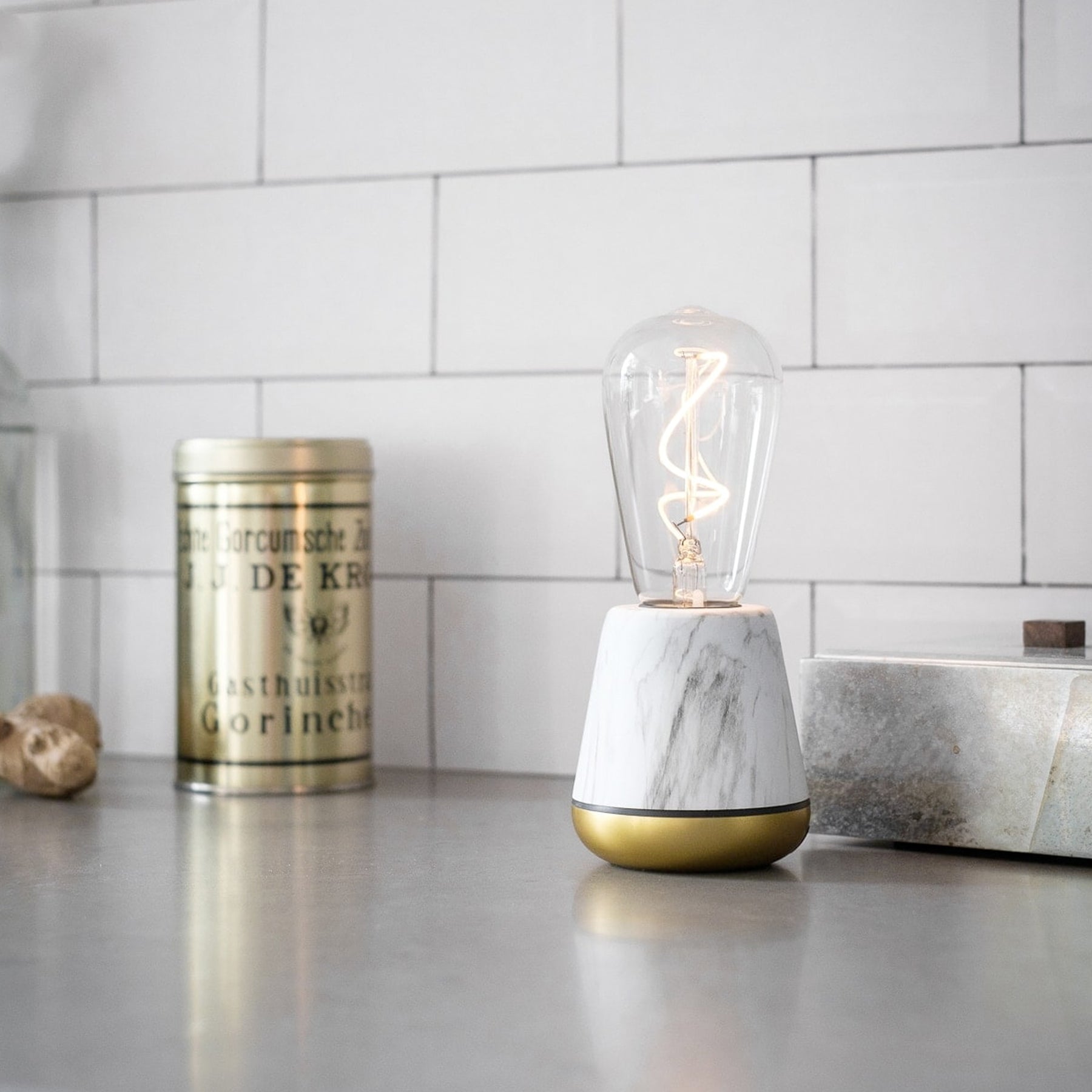 One Wireless Table Lamp