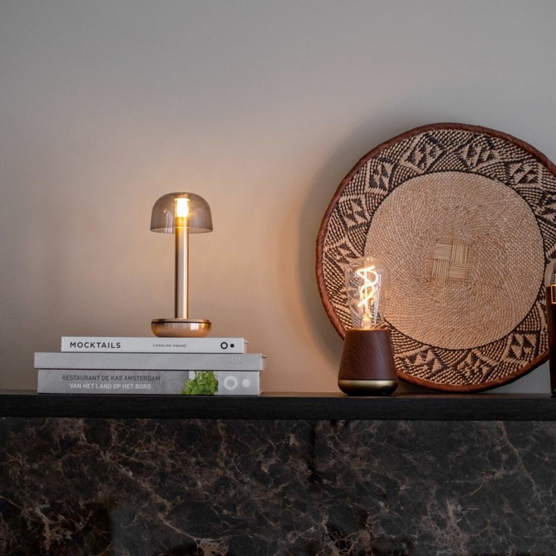 One Wireless Table Lamp