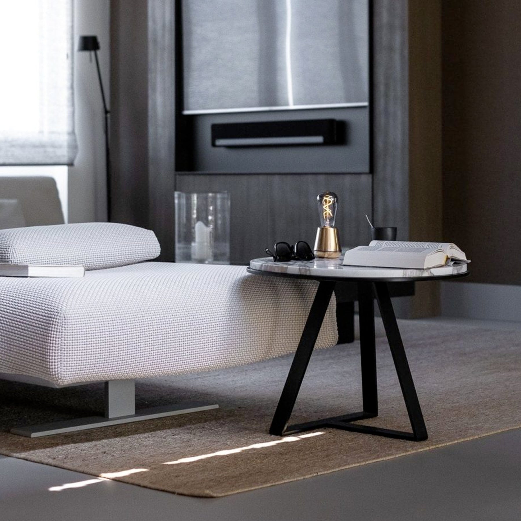 One Wireless Smokey Table Lamp