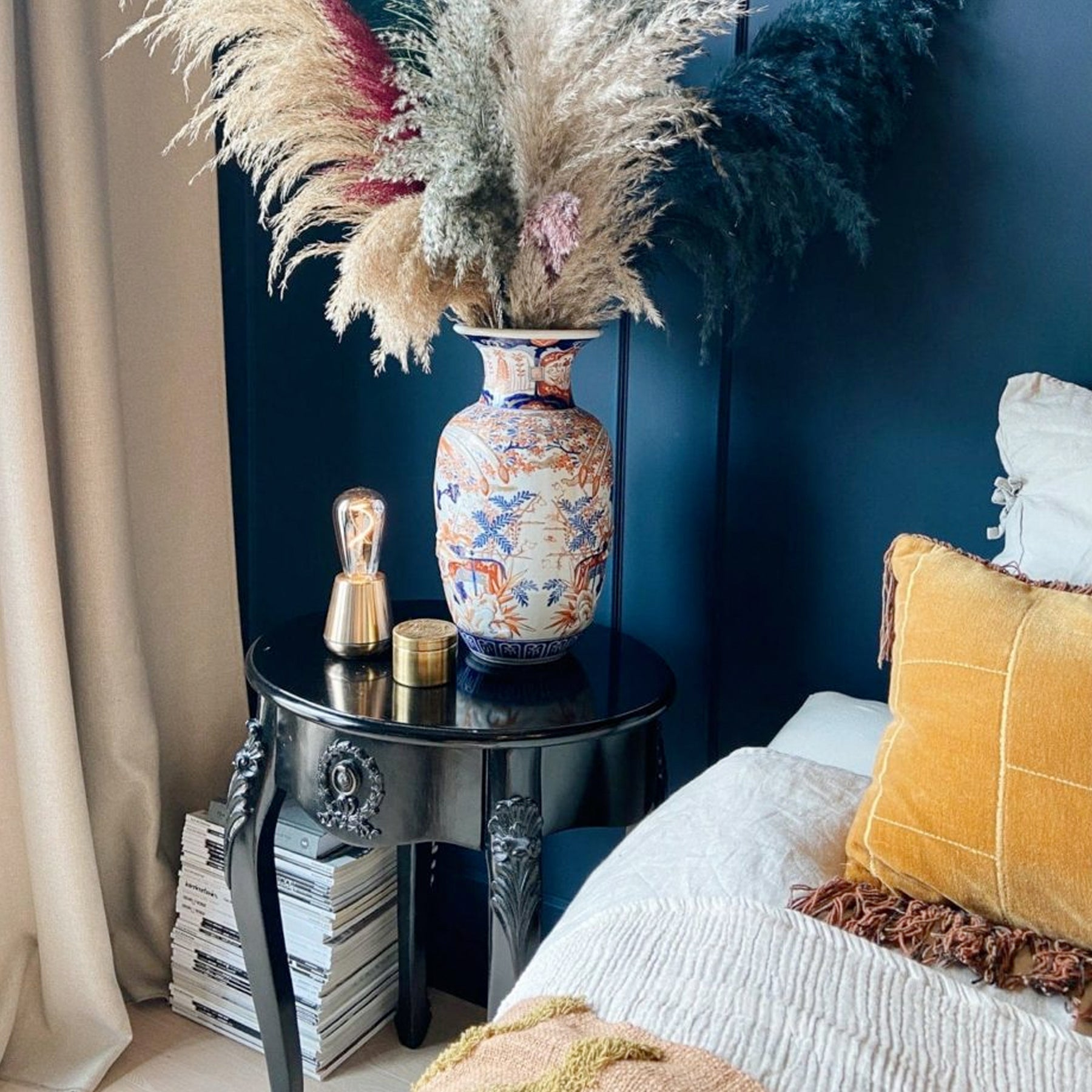 One Wireless Smokey Table Lamp